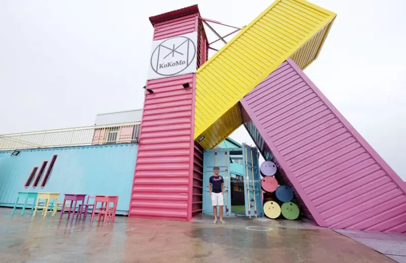 彰化員林│KokoMo私房惑櫃彰化員林親子餐廳-粉嫩糖果色字母貨櫃屋.員林新地標.有游泳池遊戲室沙池的拍照打卡親子樂園天堂 - 藍色起士的美食主義