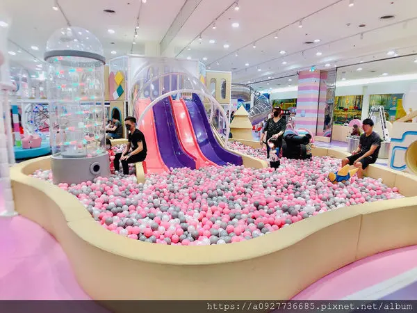 ［親子 室內樂園] 台北 中和 環球購物中心 Kids 建築樂園-夢想城主題館（文末贈票） / 晴·雨天好去處～中和親子館 全台最新親子樂園 假日親子同遊去  輕鬆溜小孩 培養親子時光