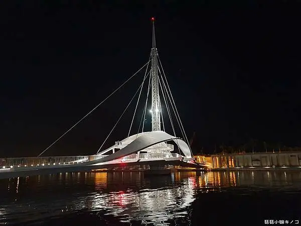 <住。在高雄>鹽埕區-乾淨寬敞步行就能看到大港橋!!~城市商旅高雄真愛館~