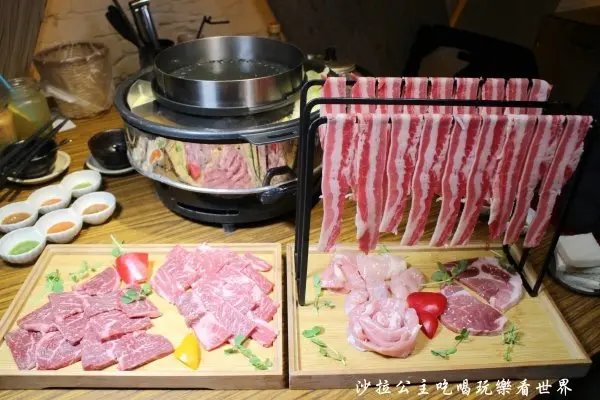 東區美食/泰式火鍋.燒烤一次滿足『泰豬鍋』火烤兩吃/必點牛舌大拼盤/捷運忠孝復興站