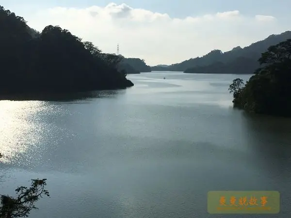 【苗栗/卓蘭】鯉魚潭水庫神秘景點《景山橋》湖光山色橋畔風光