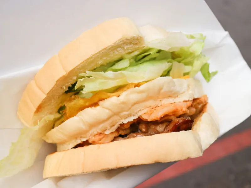 (中壢早餐/中壢銅板美食)喬妹碳烤吐司鋪土司餐車,鬆軟碳烤吐司,一層一層推疊出真材實料的食材,提早預約才不用等太久