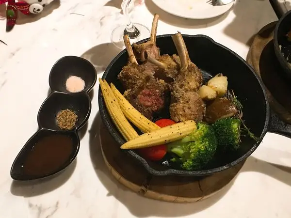 新竹 巨城附近 Vibes Steak House 共鳴牛排