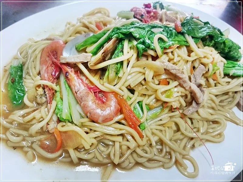 頭城大溪漁港代客料理-阿雪姨小吃攤,海鮮炒麵只用8個銅板就能拍響的CP值