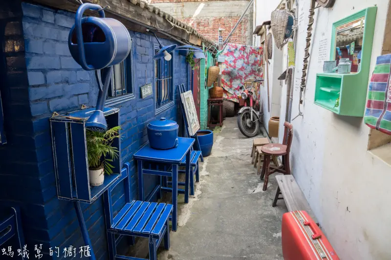 彰化和美景點伯公廟口麵線糊|隱藏版小藍晒圖，復古風格麵館，好拍又兼具復古童趣！