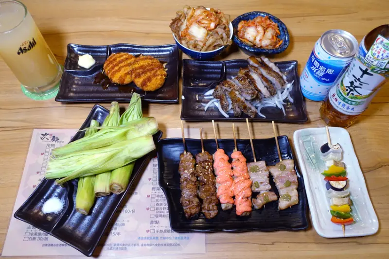 次郎串燒新莊店，平價好吃新莊燒烤，新莊聚餐美食，有唎酒師專屬限量清酒的新莊聚餐居酒屋推薦