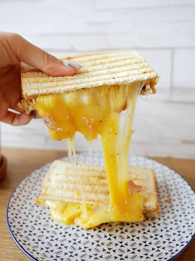 【台北】古亭 日安ciao 無敵牽絲的起司瀑布‧爆漿帕尼尼‧隱藏版菜單泡菜蛋餅‧有可愛店貓的早午餐店♥♥♥