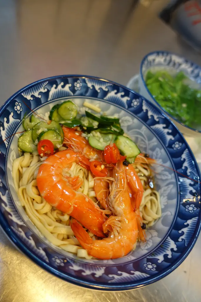 (胖樺食記)捷運雙連站平價美食「林母仔的店」/甜蝦乾麵/小卷/雙連夜市內銅板美食/石斑魚水餃可外帶/不加味精/苦茶之家