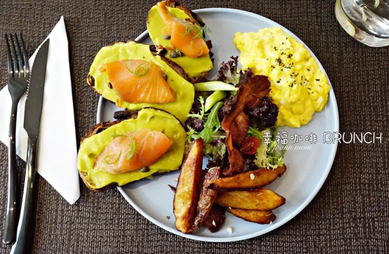 食記▍宜蘭礁溪美食推薦【幸福咖啡hsing fu cafe】人氣早午餐酪梨燻鮭魚，給我滿滿元氣~