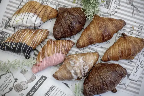 八月堂hazukidoX魔王 新北中和區 秒殺可頌 堅持世界優質食材 日式職人精神的殿堂級可頌 推蜂巢可頌 雪花檸檬可頌 中和環球購物中心 內文有店家資訊