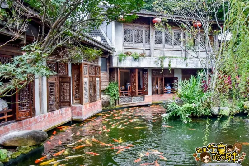 嘉義美食 竹居茶樓 中國庭園景觀餐廳~可餵魚親子聚餐餐廳推薦 - 跟著左豪吃不胖
