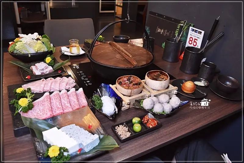 <大安區火鍋>椰蘶椰子雞鍋物,來自泰國香水椰子當湯底，適合夏天吃的火鍋~清爽不油膩