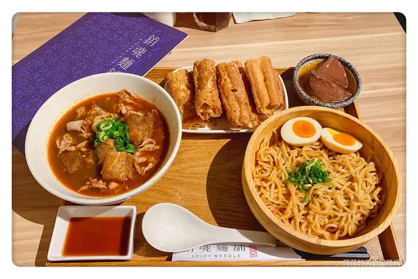【台北美食】大師兄銷魂麵舖-中山店 ~ 排了快1.5小時才吃到❤️麻辣.清燉都好吃/免費加湯 - 捷運中山站