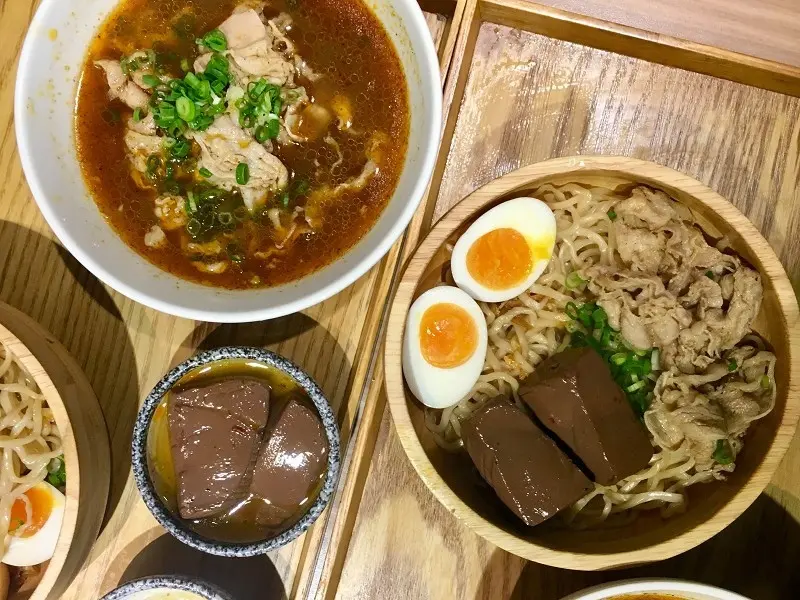 【台北｜中山站】大師兄銷魂麵舖 中山店＿麻辣牛肉湯就是要跟銷魂乾拌麵分開吃＿獨門辣醬讓整碗麵都銷魂了起來