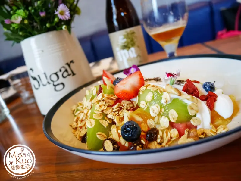 【高雄。食記】NOW & THEN by nybc 駁二門市。鐵皮工業風。駁二大義倉庫