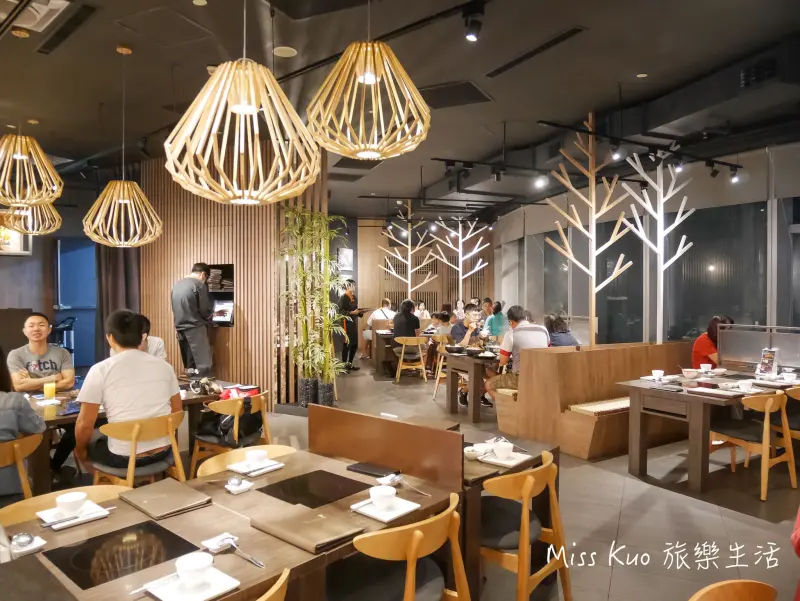 【高雄。食記】清新小森林：聚 北海道昆布鍋。夢時代店。天然食材。健康火鍋《愛評體驗團》