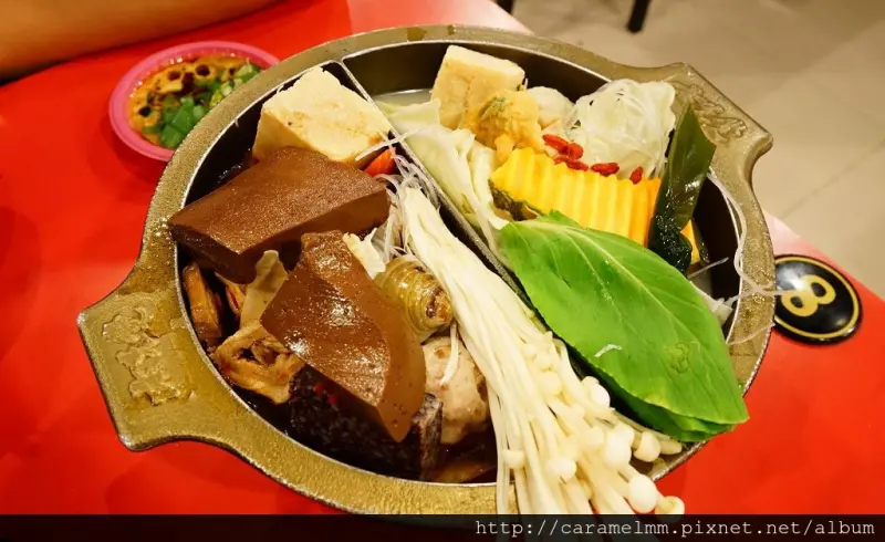 【苗栗頭份】老先覺麻辣窯燒鍋(頭份尚順店) 平價又好吃的麻辣鴛鴦鍋 百元小火鍋 文附菜單  近尚順廣場