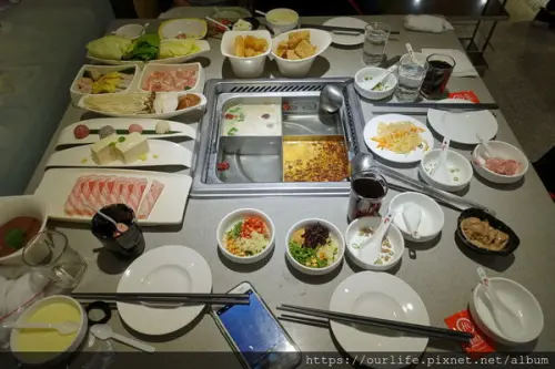 中友撈完遠百撈．$859有吃有喝有的拿麻辣鍋@海底撈遠百店