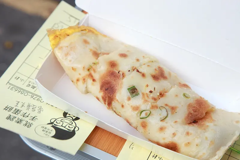 台南美食-芯芯要去【就素跩 手作蛋餅】~一個月只賣四.五天的手工蛋餅小攤，犧牲睡眠時間也要吃到它