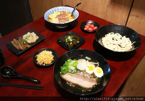【竹北美食週記】麵角麵食館 メン角，現切熟成麵條，中藥湯底溫潤好喝！日式傳統麵食添新意，胡麻冷拌麵味道香醇