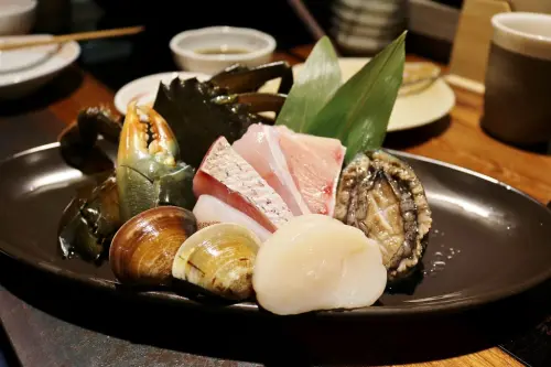 台北｜鮨一の鍋 頂級現撈活鮑魚/螃蟹．海陸火鍋推薦 - 奇奇一起玩樂趣