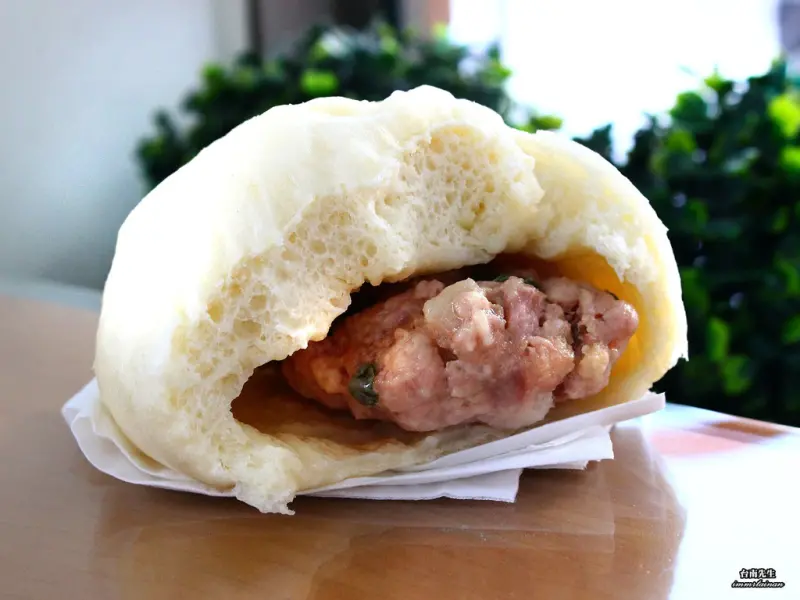 台南包子饅頭／無招牌低調小店／每日限量晚來吃不到／當天備料現做不賣隔夜貨／料多實在CP值高／老饕推薦隱藏版美食／在地人最愛的下午茶