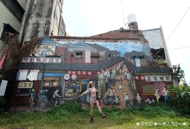 【彰化。永靖鄉】懷舊永靖的繁華年代『永靖故事牆』，噗！港台巨星居然也來湊一腳，不論是柑仔店張學友或是賣麵的周潤發，絕對是有梗到驚喜連連啊。