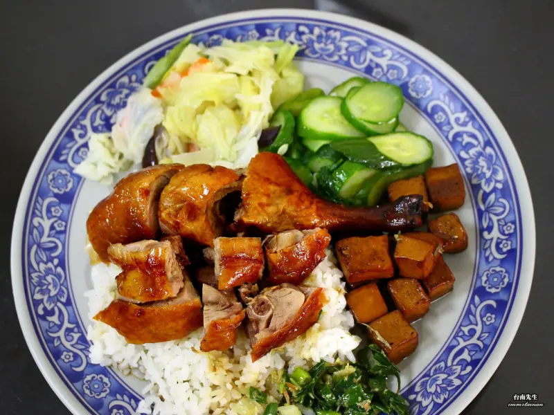 台南港式燒臘／每日限量晚來吃不到／香港師傅開店／道地港式風味／用餐時段必排隊／老饕私藏口袋名單