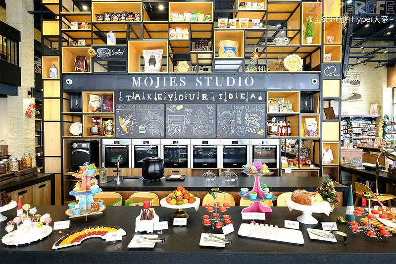 準備好被各式繽紛甜點攻擊到不要不要了嗎？台中甜點下午茶吃到飽！閨蜜約會日就來摩吉斯烘焙樂園吃甜食拍美照吧！ 
