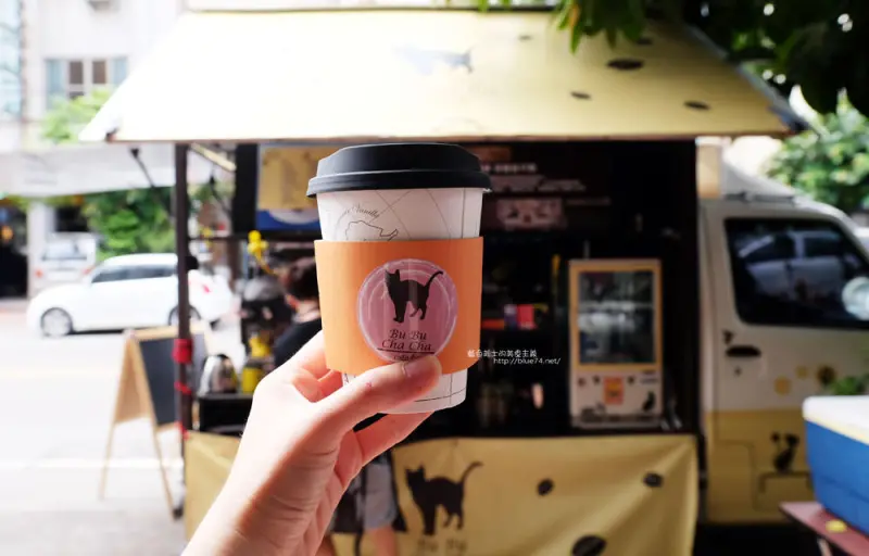 台中豐原│Bubuchacha-曾任BMW小主管.放棄高薪追咖啡夢的帥氣小女生.黃色行動咖啡車也會出現在市集喔 - 藍色起士的美食主義