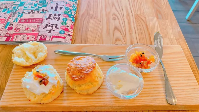 【新竹 咖啡】豆居咖啡，手沖咖啡微氤芬芳，英式的司康、戚風蛋糕跟咖啡盼隨著一杯安靜沉澱