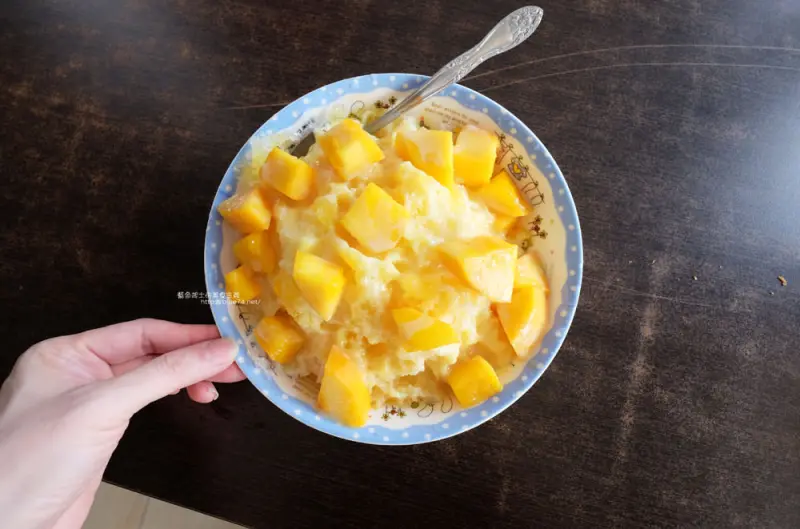 台中西區│沙漠樂冰菓室-向上市場裡三十多年老店.古早味冰品.現打果汁和水果切盤都有 - 藍色起士的美食主義