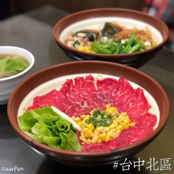 【台中美食】上泓園川燙牛肉麵 台中科博館在地人都愛的川燙牛肉麵 不用去台南也有的鮮嫩牛肉 滿分麵 混蛋麵 難道吃了的都是大混蛋