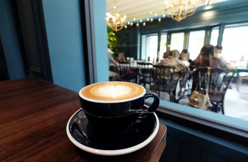 台中北屯│ins cafe-大坑群山環抱有質感有氛圍咖啡館.ㄚ德俐鼠童書城隔壁 - 藍色起士的美食主義