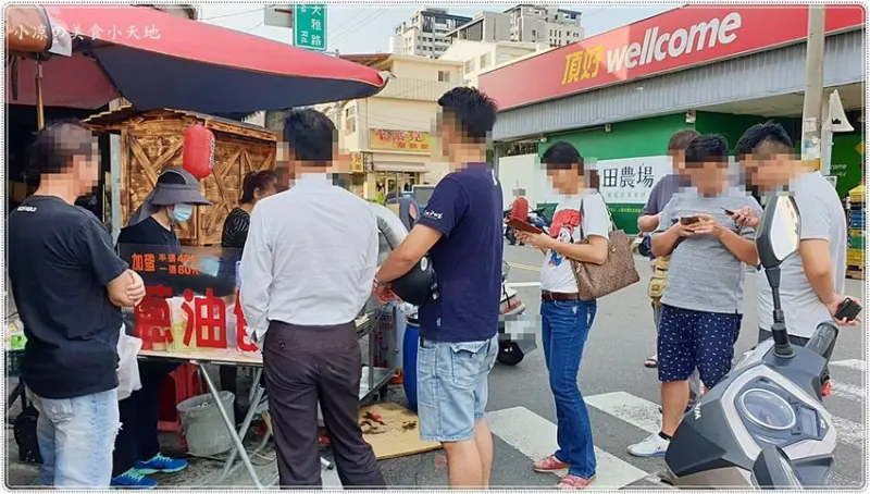 臧羅葱油餅║在地人狂推！午後人氣傳統小吃，蔥油餅加蛋、加蒜蓉醬最對味!!(頂好超市對面)