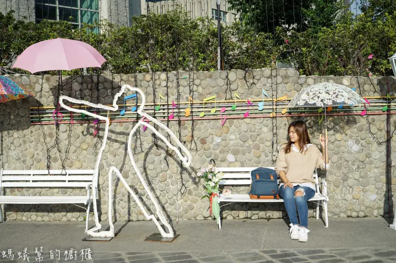 台中市屯區藝術中心|夢幻傘裝置藝術【傘亮花博、閃耀台中】，繽紛彩色雨傘，期間限定超夯IG打卡點。