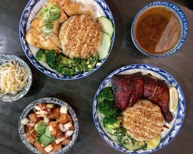 【板橋｜新埔站】星馬廚房＿燒雞腿的色澤讓人流口直流＿肉質多汁水嫩＿高CP值的海南雞飯