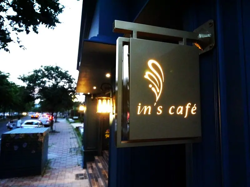 【美食】台中北屯。ins cafe 大坑高質感咖啡甜點屋。高貴古典的氣派裝潢、讓您彷彿置身歐洲品味咖啡香。每日限量冰滴咖啡、抹茶生乳捲、手工餅乾、焦糖烤布丁