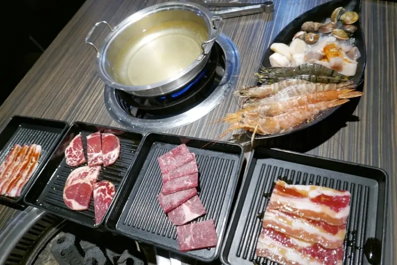 【台中】好客燒烤台中老虎城- 海鮮炭火燒肉吃到飽｜新鮮食材與調酒，應有盡有｜網評第一