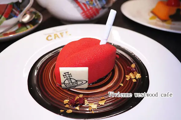 ◆台北東區【Vivienne westwood café】精品複合式咖啡館。輕食。英式下午茶。甜點。捷運忠孝敦化美食。愛評體驗團