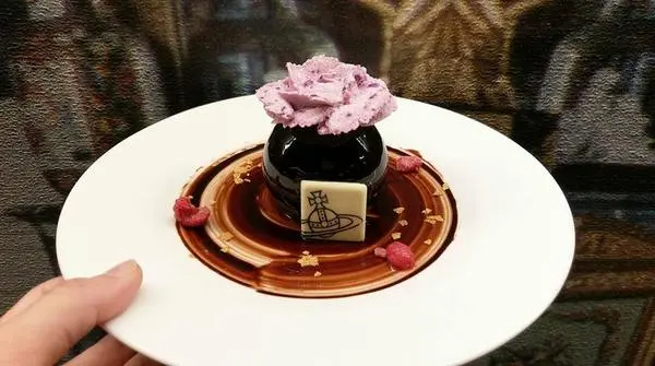 Vivienne westwood cafe-台北東區下午茶  知名英國品牌Vivienne westwood附設咖啡館  環境舒適、餐點美味  姊妹約會首選 (甜點/英倫風/輕食/忠孝敦化站    