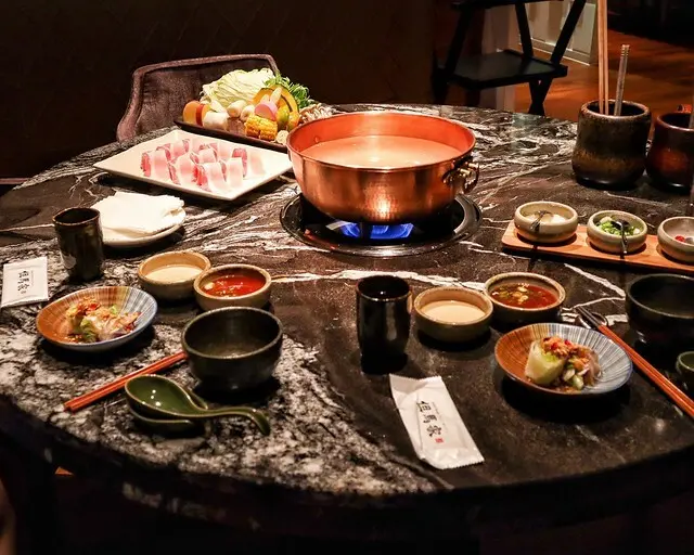 【捷運小巨蛋/南京復興站】但馬家涮涮鍋二館－店內附有星光大道，全程專人涮煮的頂級鍋物