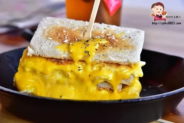 八德興仁夜市這邊出現了邪惡的隱藏版土石流，IG超好拍打卡點哦