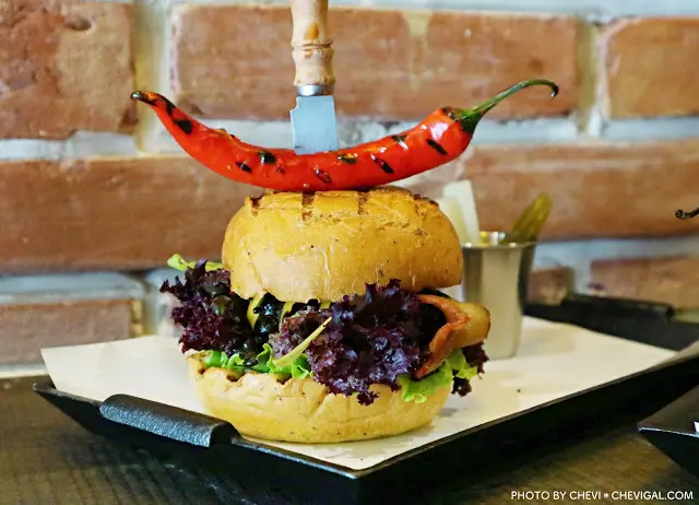 台中南屯│紅盒子美式漢堡＊望高寮下的創意美式漢堡。闇黑撒旦漢堡就是要你好看！
