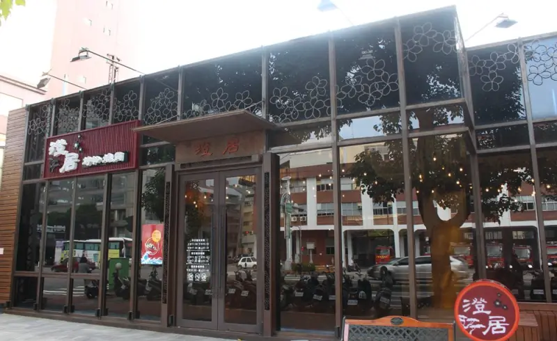 澄居烤物燒肉，宛如在網美咖啡店享用燒烤，鄰近勤美誠品台灣大道 - 金大佛的奪門而出家網誌