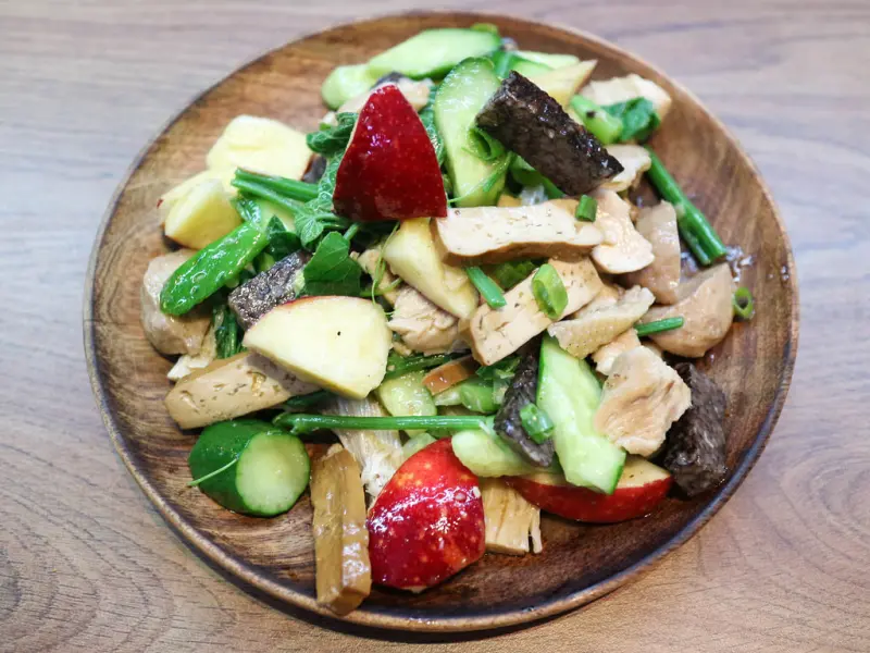 (士林區美食)極雞密米苔目鹽水雞-士林店/士林夜市內/加了檸檬汁的鹹水雞爽口好吃