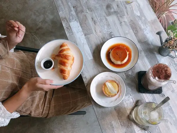 捷運忠孝新生站✿好休咖啡 HaoXiu Kaffe✿光華商場周遭的嫻靜咖啡廳~ 香酥蓬鬆又Q彈的可頌太令人難忘了!!