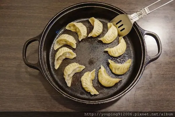 桃園龍潭區｜糧殿燒餃子 最好吃的竟然不是招牌燒餃子，會爆漿的玉子燒才是必吃(附菜單)！