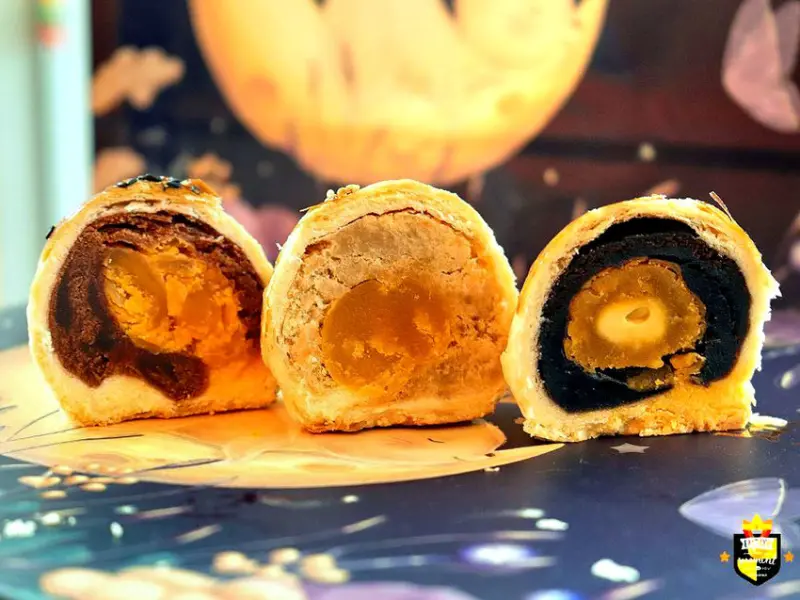 台南蛋黃酥／每日限量手工製作飄香20多年／隱身巷弄一週只賣3天／嚴選麻豆古早味紅土鹹鴨蛋／低油低糖不加防腐劑／逢年過節必買伴手禮