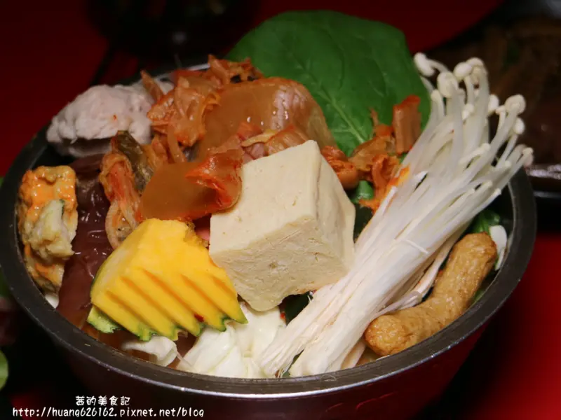 【新北三重區】  三重平價小火鍋 『老先覺麻辣窯燒鍋-三重商工店』一個人也能吃鴛鴦鍋/新品韓式泡菜鍋